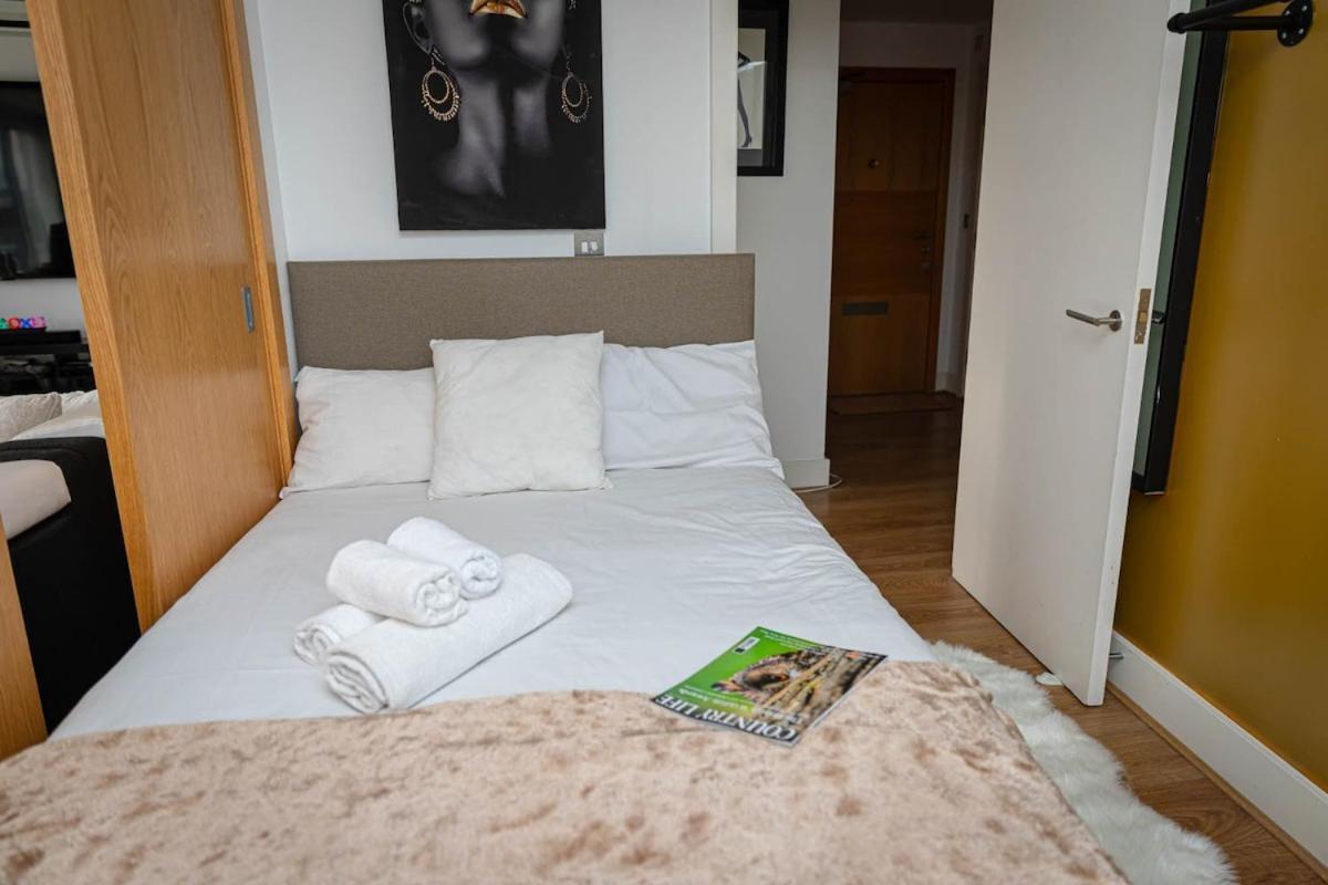 Penthouse - Canary Wharf - 24 Hr Concierge, Gym, Hot Tub, Sauna, Balcony, Terrace Appartamento Londra