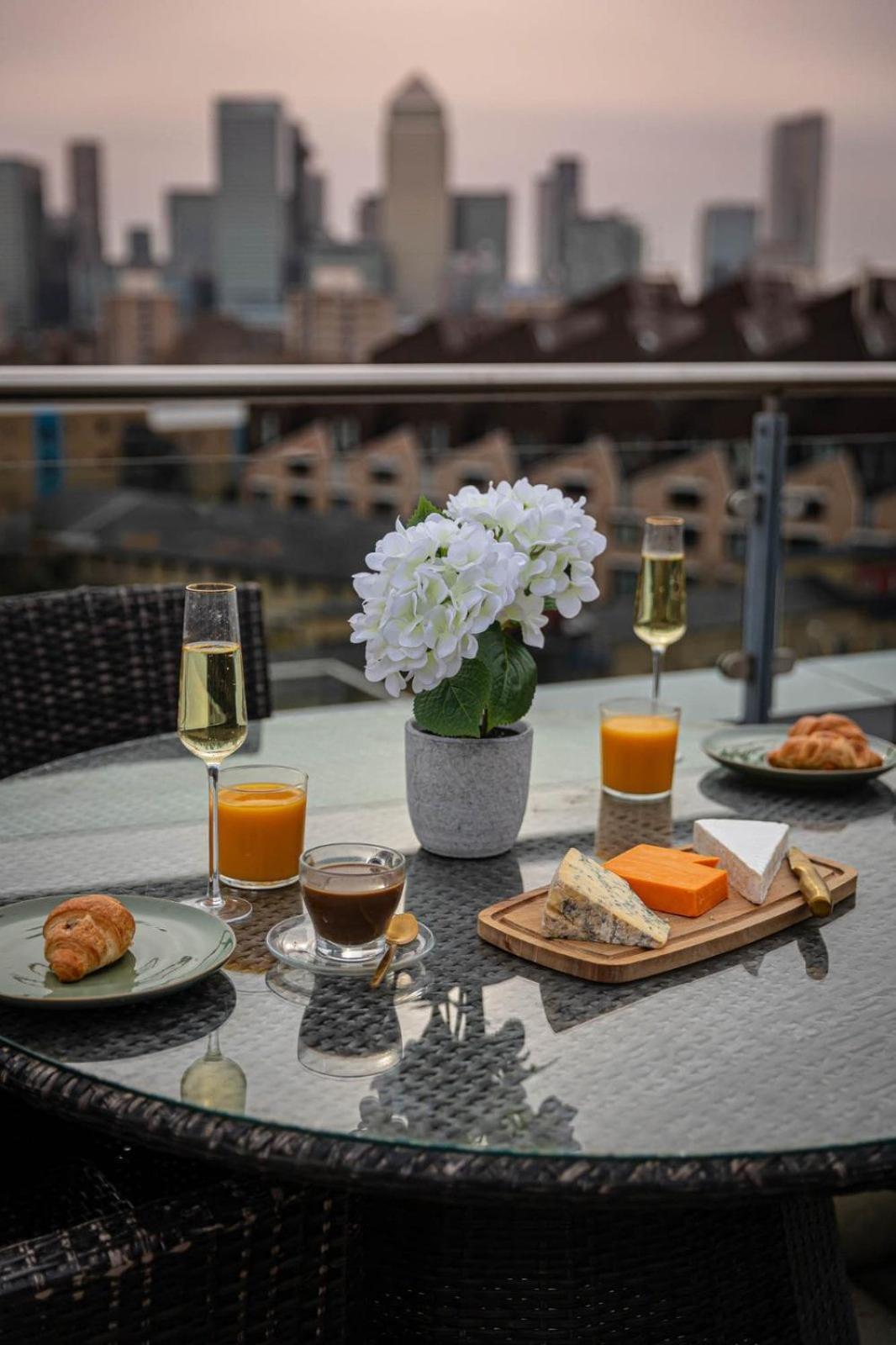 Appartamento Penthouse - Canary Wharf - 24 Hr Concierge, Gym, Hot Tub, Sauna, Balcony, Terrace Londra