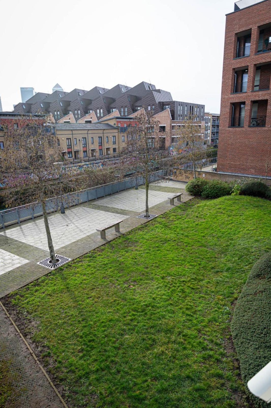 Penthouse - Canary Wharf - 24 Hr Concierge, Gym, Hot Tub, Sauna, Balcony, Terrace * Londra