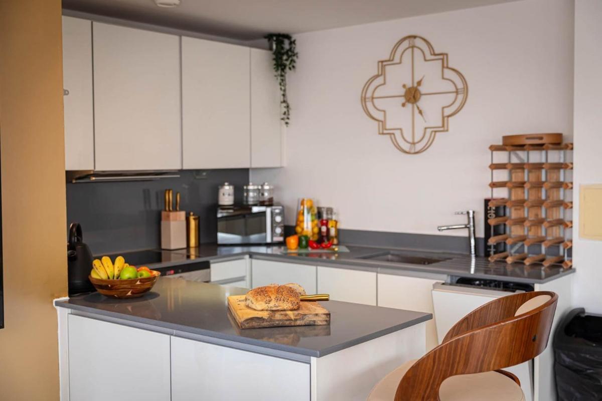 Penthouse - Canary Wharf - 24 Hr Concierge, Gym, Hot Tub, Sauna, Balcony, Terrace Appartamento *