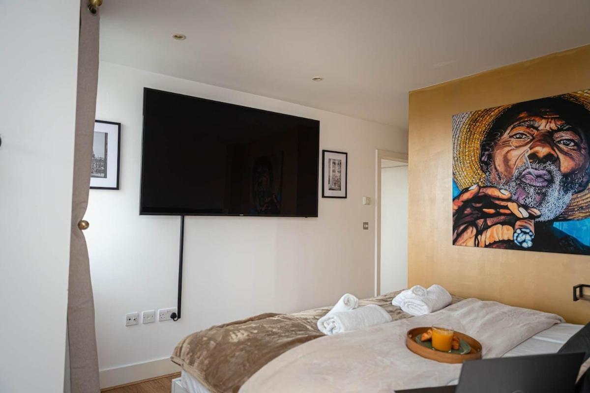Penthouse - Canary Wharf - 24 Hr Concierge, Gym, Hot Tub, Sauna, Balcony, Terrace Appartamento