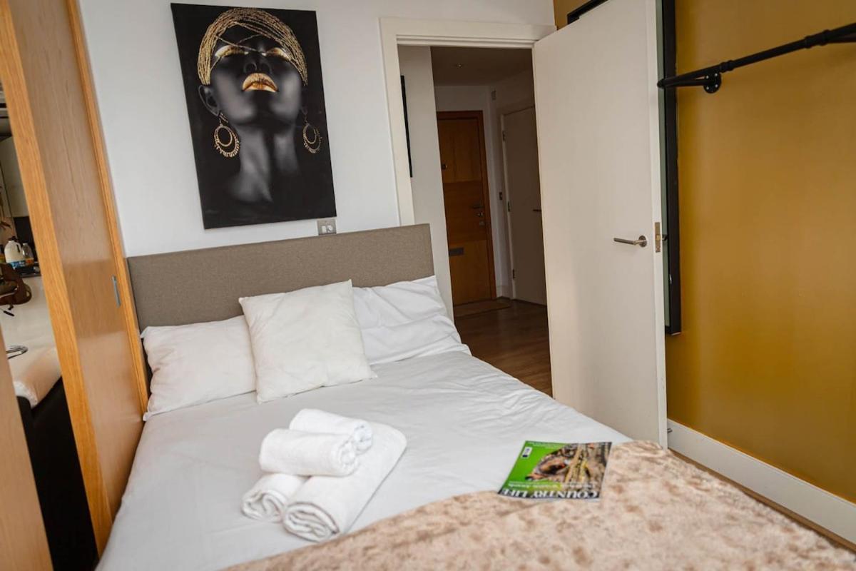 Appartamento Penthouse - Canary Wharf - 24 Hr Concierge, Gym, Hot Tub, Sauna, Balcony, Terrace