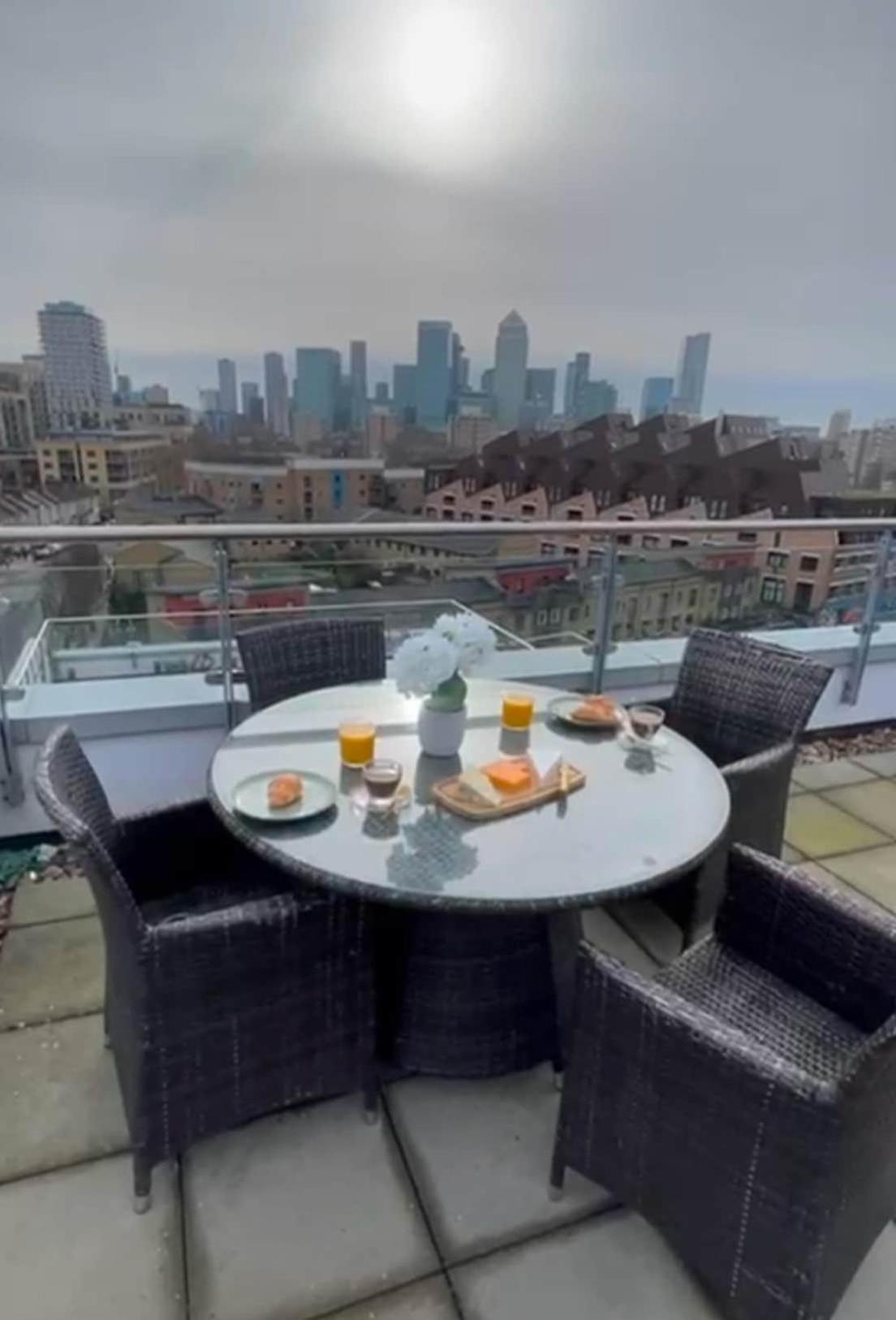 Appartamento Penthouse - Canary Wharf - 24 Hr Concierge, Gym, Hot Tub, Sauna, Balcony, Terrace