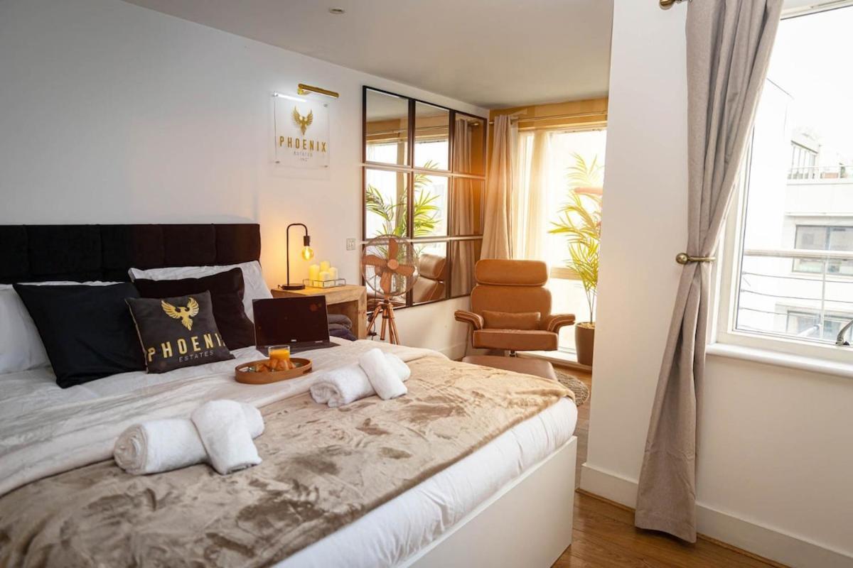 Penthouse - Canary Wharf - 24 Hr Concierge, Gym, Hot Tub, Sauna, Balcony, Terrace Appartamento
