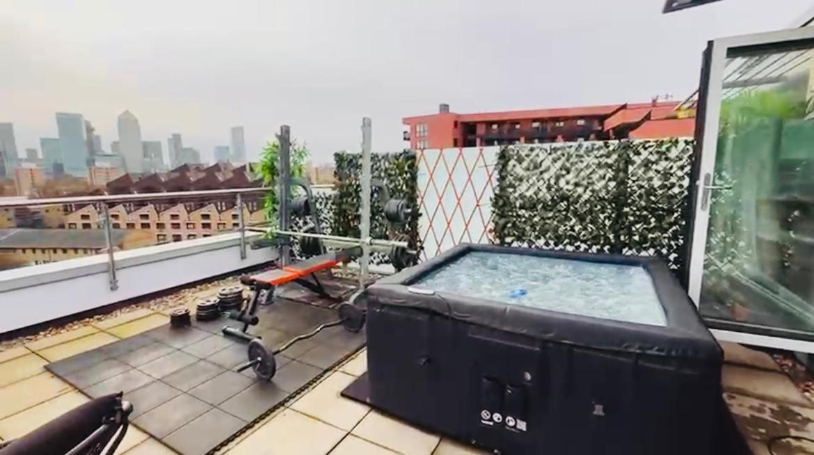 Appartamento Penthouse - Canary Wharf - 24 Hr Concierge, Gym, Hot Tub, Sauna, Balcony, Terrace Londra