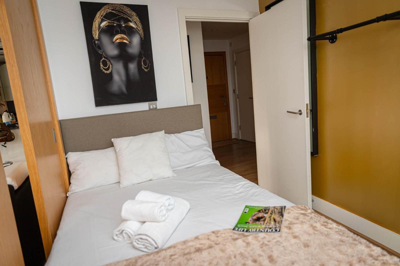 Penthouse - Canary Wharf - 24 Hr Concierge, Gym, Hot Tub, Sauna, Balcony, Terrace Appartamento