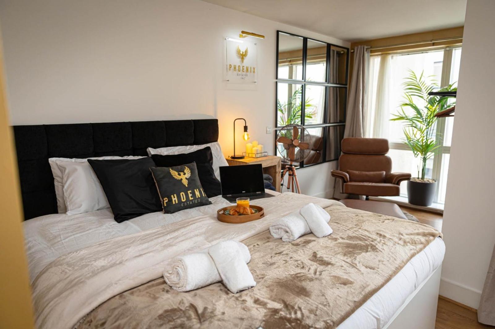 Appartamento Penthouse - Canary Wharf - 24 Hr Concierge, Gym, Hot Tub, Sauna, Balcony, Terrace Londra